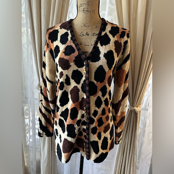 Sweater Sweater Multi Animal Print Giraffe Button Cardigan - Picture 2 of 10